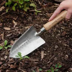 The Capability Hand Trowel planting